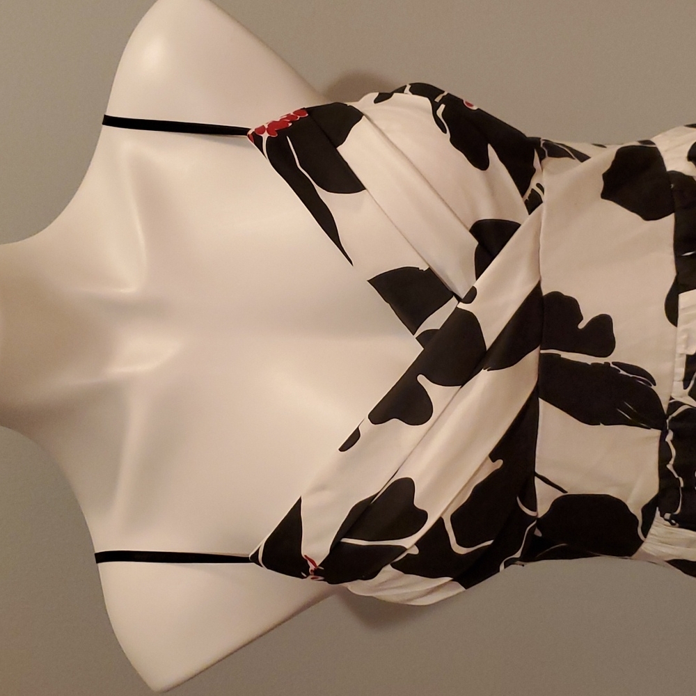 Trixxi Clothing Company White, Brown, and Red Floral Dress Size 7 Juniors - Picture 3 of 10